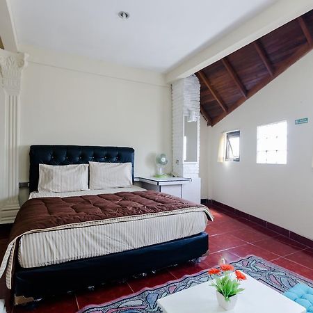 Pele Guesthouse บันดุง ภายนอก รูปภาพ