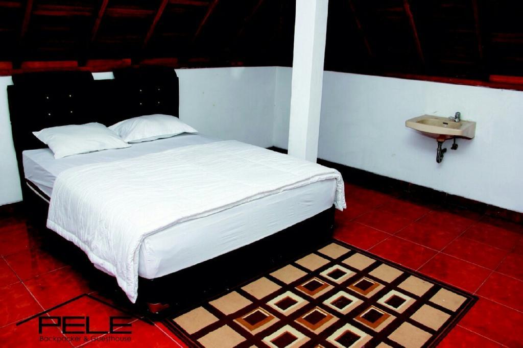 Pele Guesthouse บันดุง ภายนอก รูปภาพ