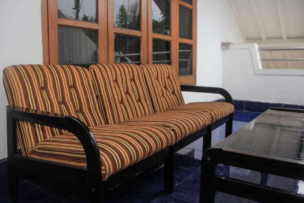 Pele Guesthouse บันดุง ภายนอก รูปภาพ