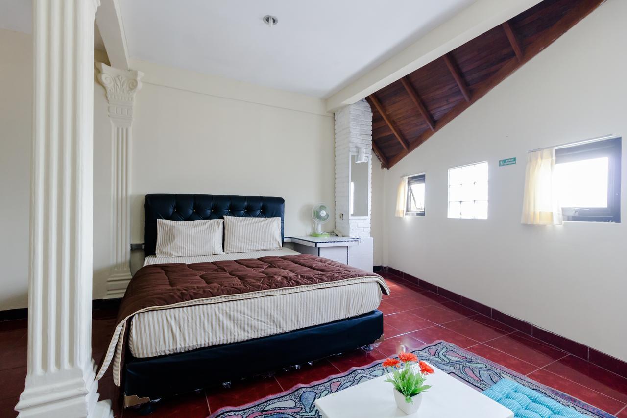 Pele Guesthouse บันดุง ภายนอก รูปภาพ