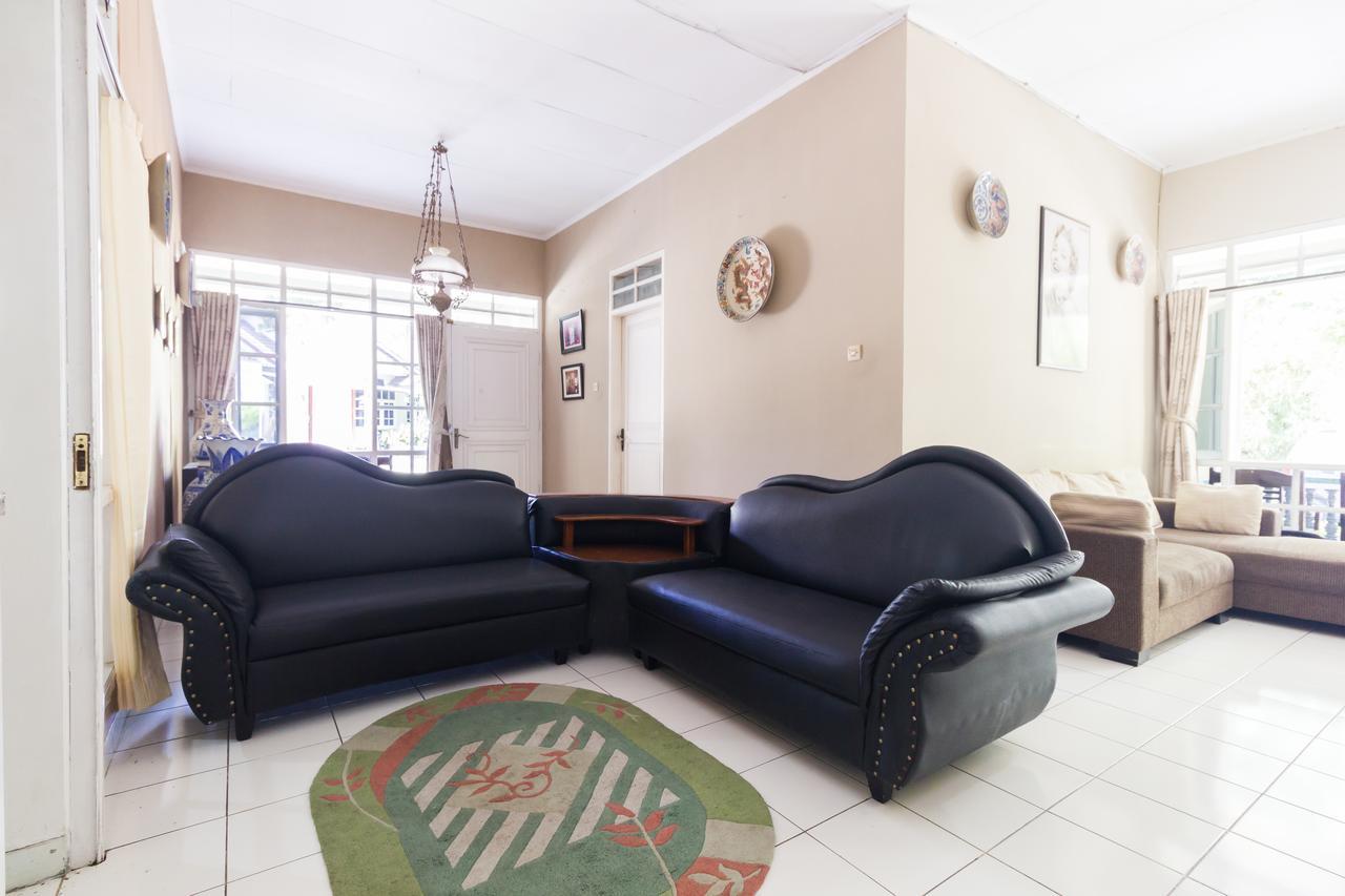 Pele Guesthouse บันดุง ภายนอก รูปภาพ