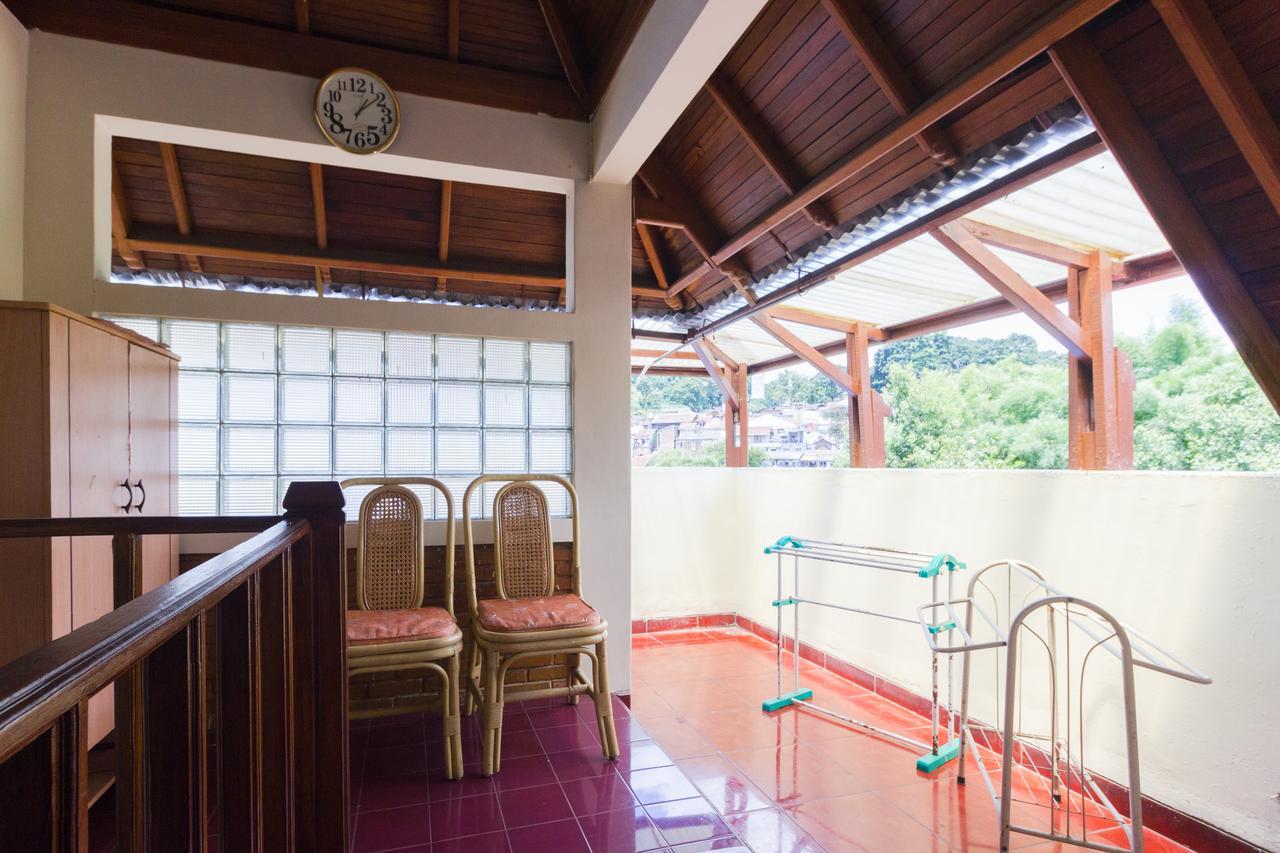 Pele Guesthouse บันดุง ภายนอก รูปภาพ