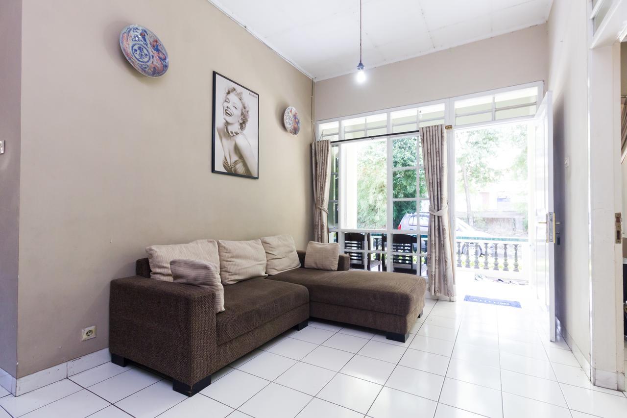Pele Guesthouse บันดุง ภายนอก รูปภาพ