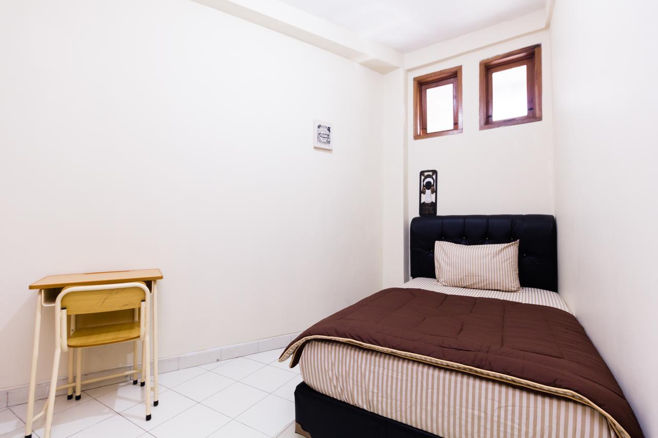 Pele Guesthouse บันดุง ภายนอก รูปภาพ